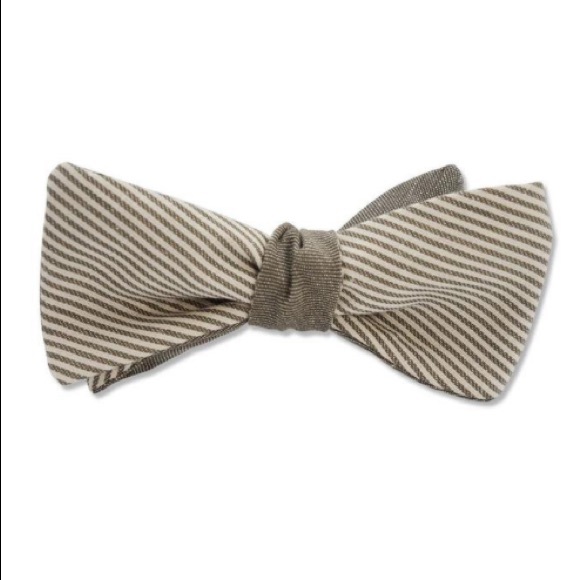ZB Savoy Pinstriped Bow Tie & Pocket Square Set - Picture 3 of 8